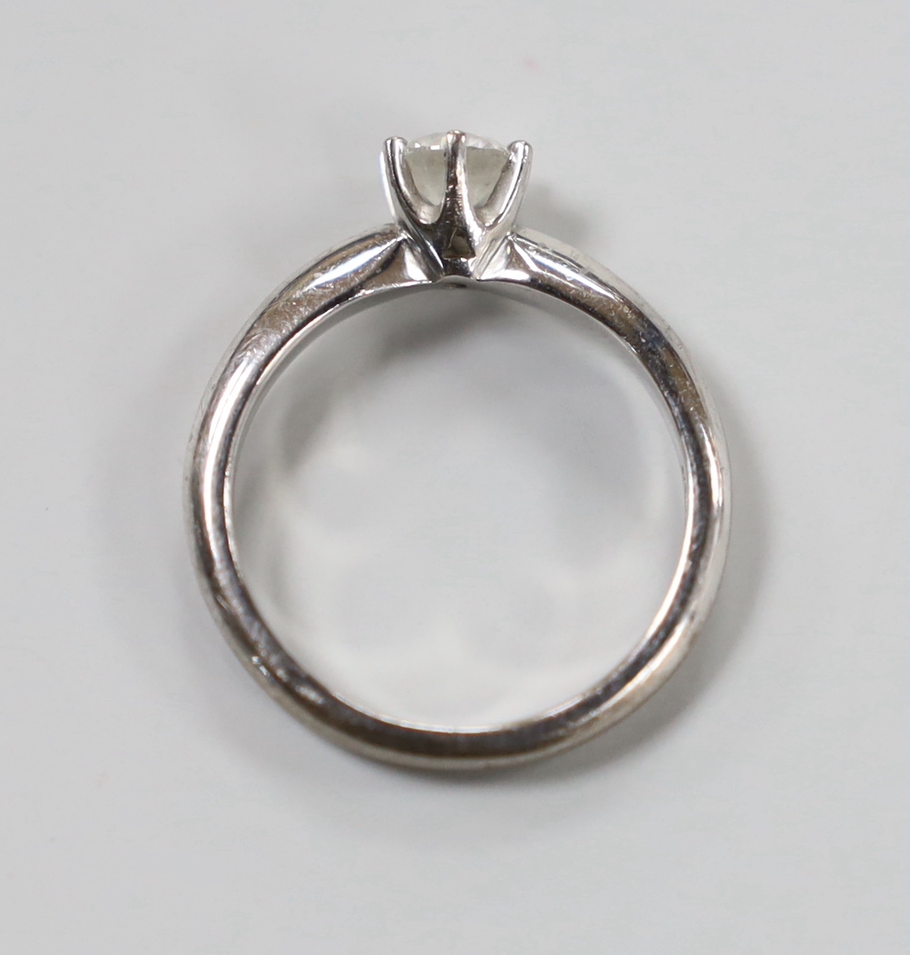A modern 18ct white gold and solitaire diamond set ring, size N, gross weight 4.7 grams